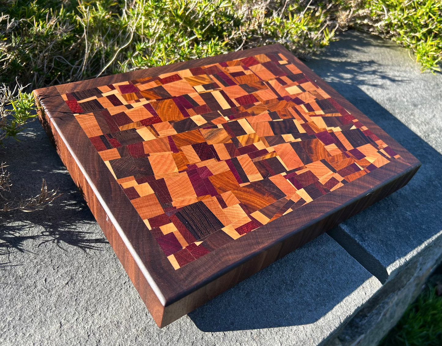 Small Chaotic Pattern End Grain Board