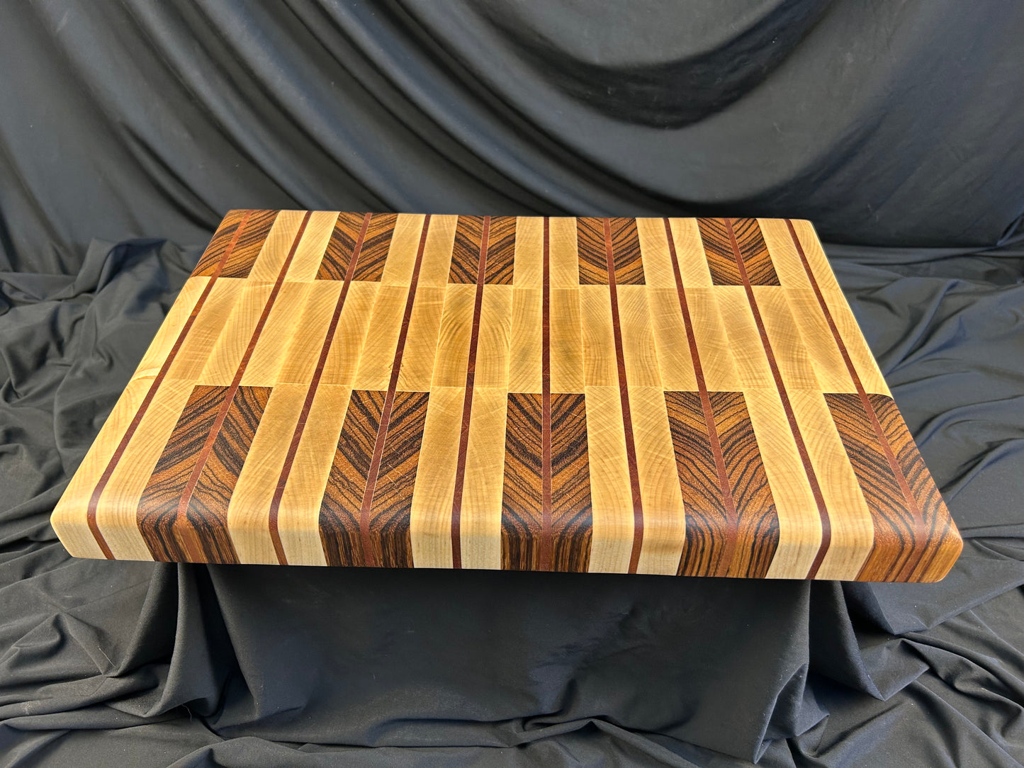 Maple and Zebra Wood Arrow Pattern End Grain Cutting Borad