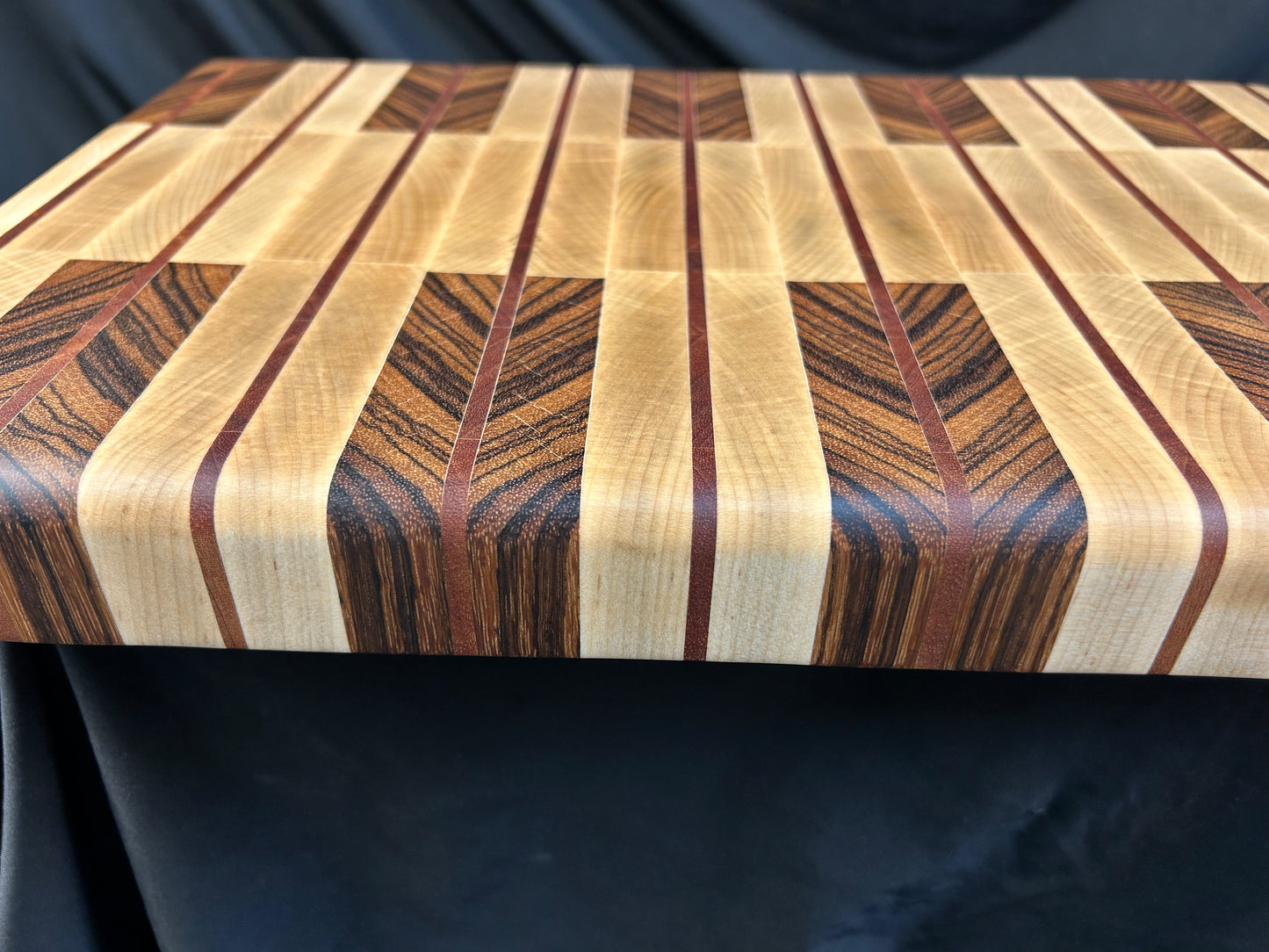 Maple and Zebra Wood Arrow Pattern End Grain Cutting Borad