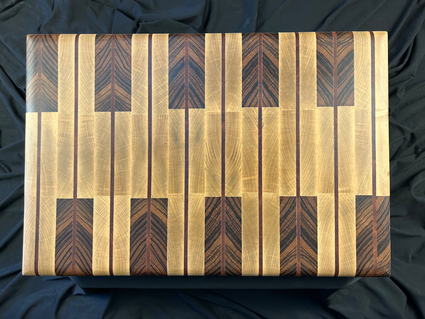 Maple and Zebra Wood Arrow Pattern End Grain Cutting Borad