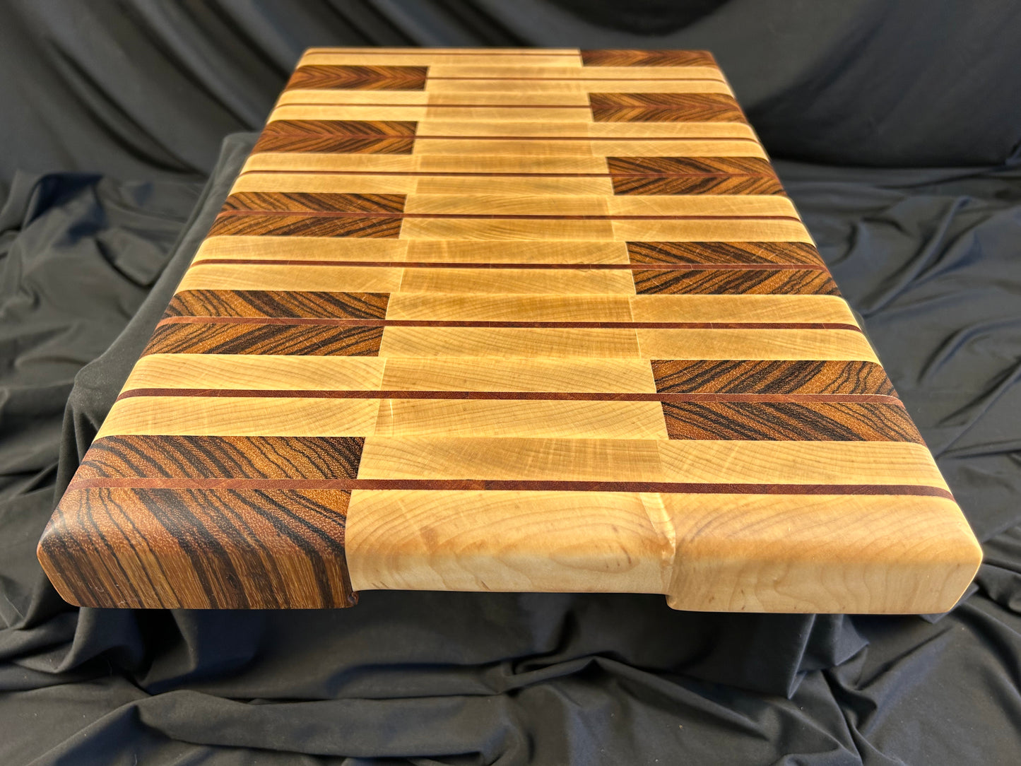Maple and Zebra Wood Arrow Pattern End Grain Cutting Borad